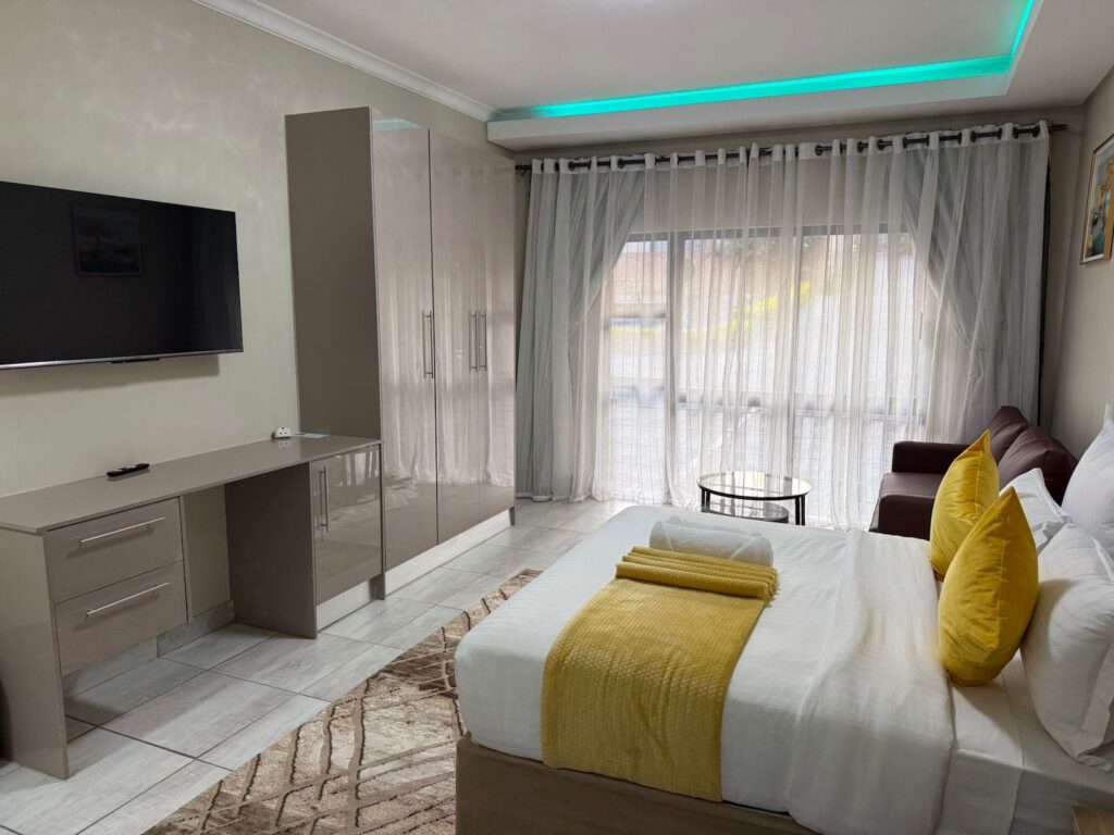 PHOTO-2025-10-17-18-14-03 4